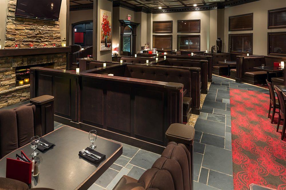 Radisson Hotel & Suites Форт Макмъри Екстериор снимка