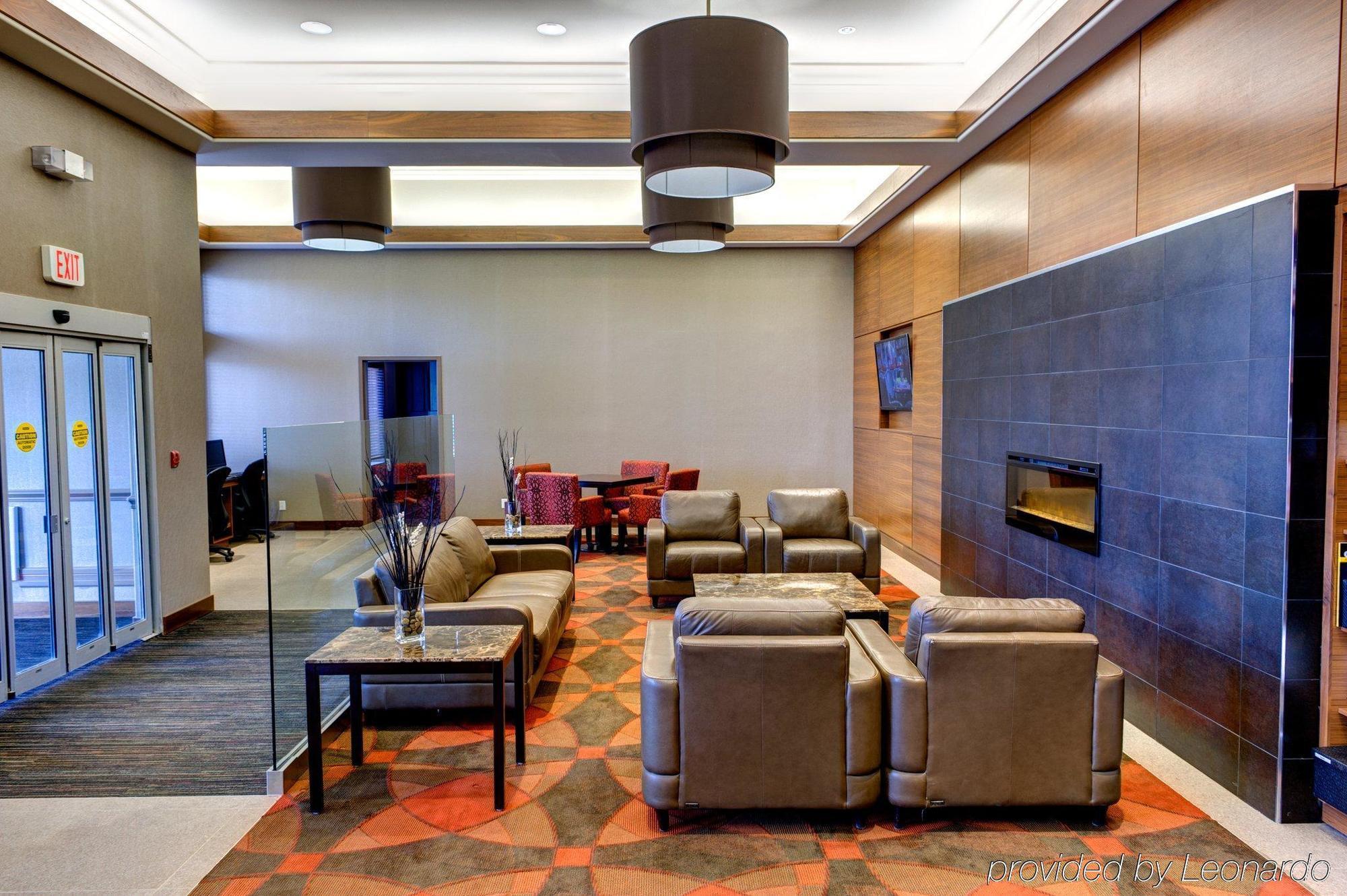 Radisson Hotel & Suites Форт Макмъри Екстериор снимка